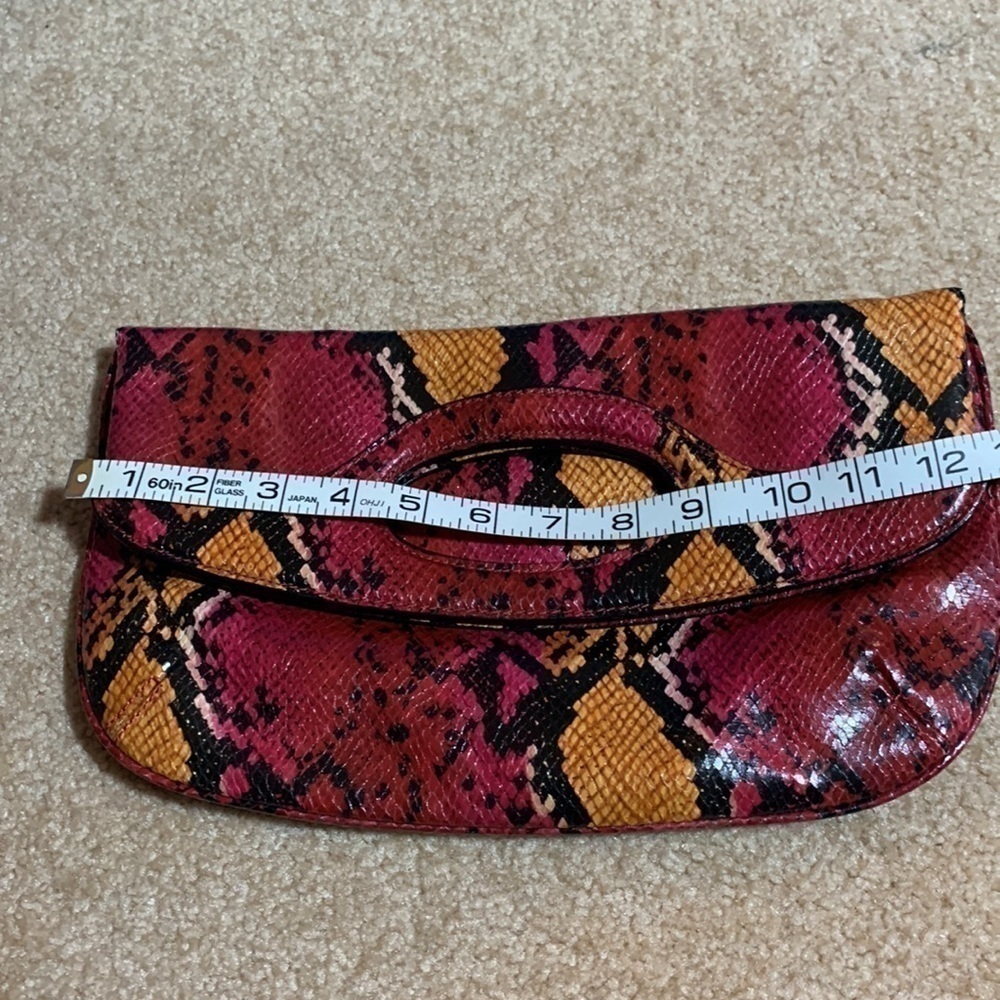 GORGEOUS Nine & Co. Faux Snakeskin Clutch NWOT - Picture 8 of 10